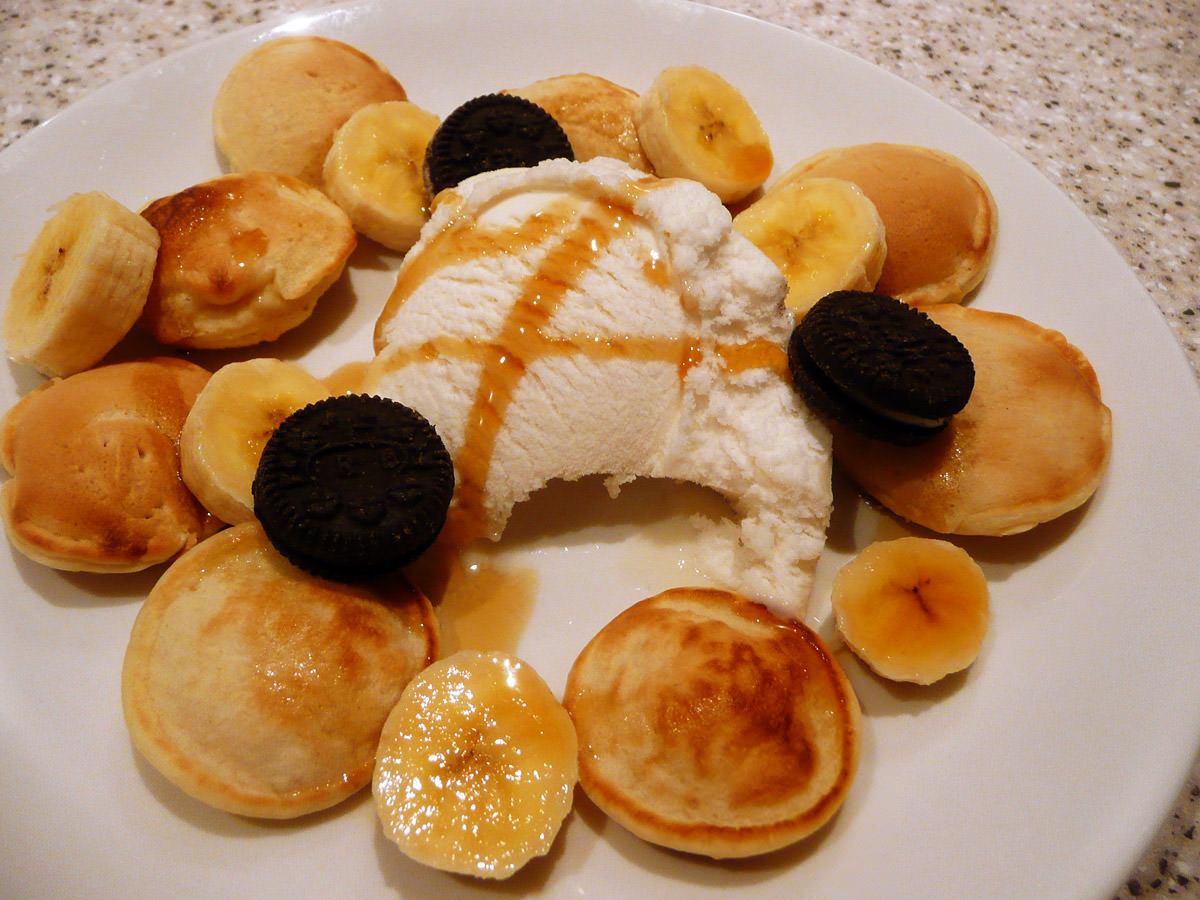 Poffertjes (Dutch mini pancakes), ice cream, banana, maple syrup, mini Oreos