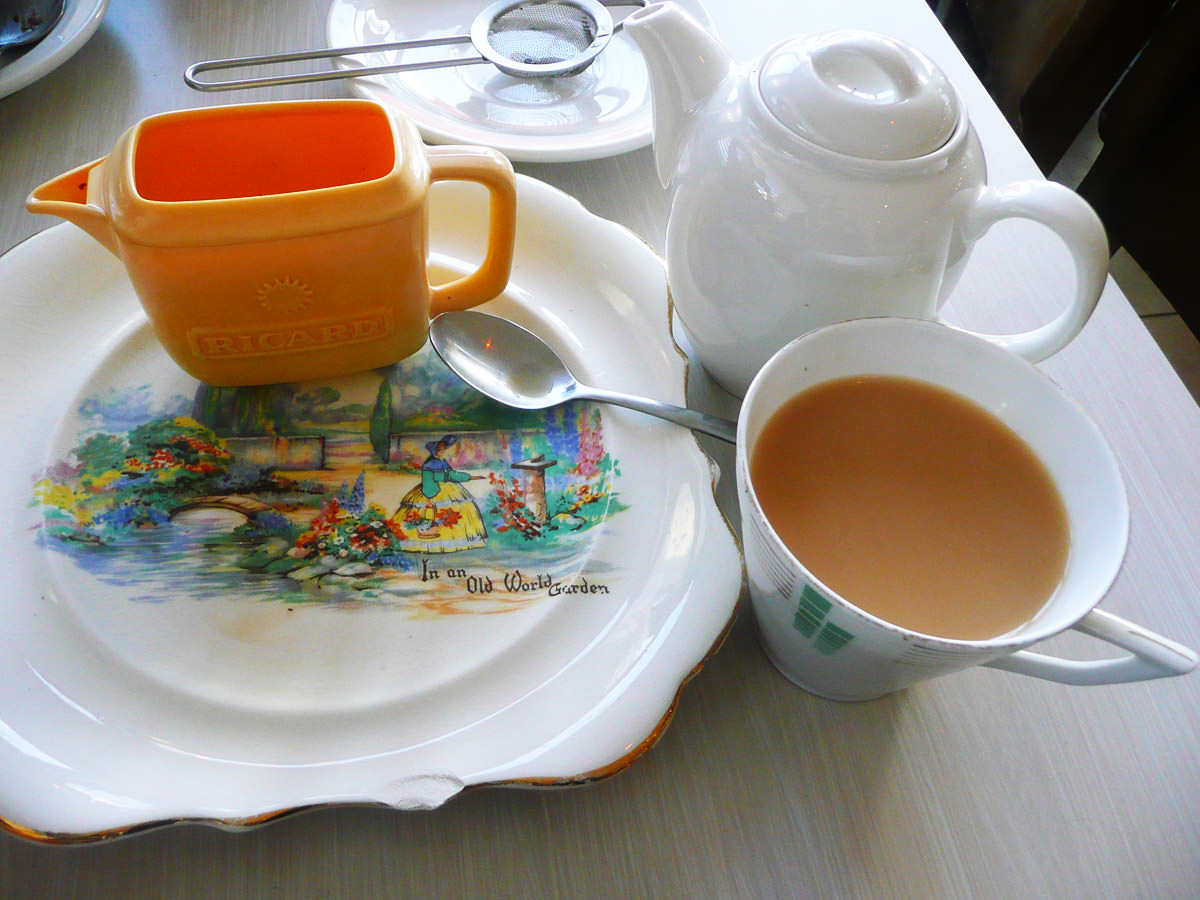 English breakfast tea with soy milk - interesting plate design