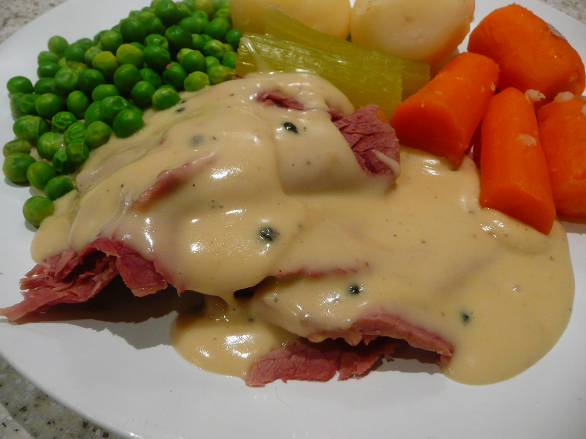 Corned beef with white sauce