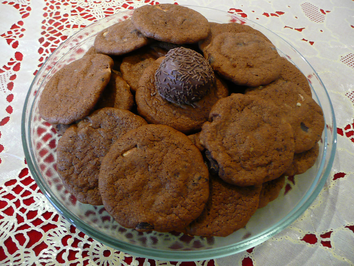 Triple choc cookies