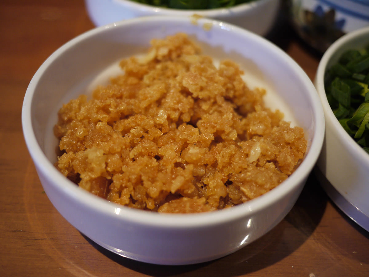Fried garlic for the rice porridge