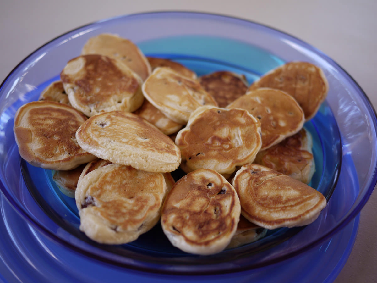 Pikelets with sultanas in them (yum!)
