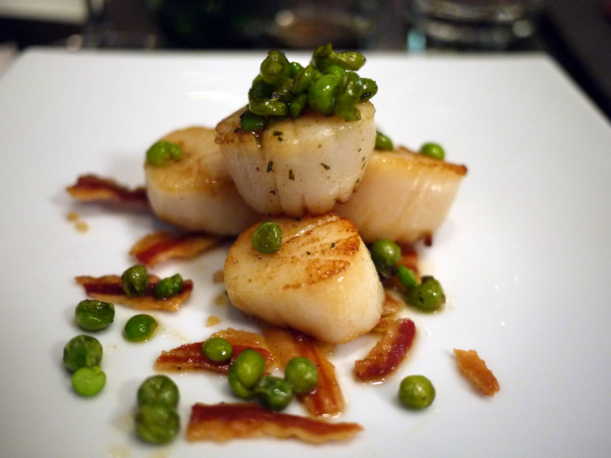 Canadian scallops with crispy pancetta and minted peas
