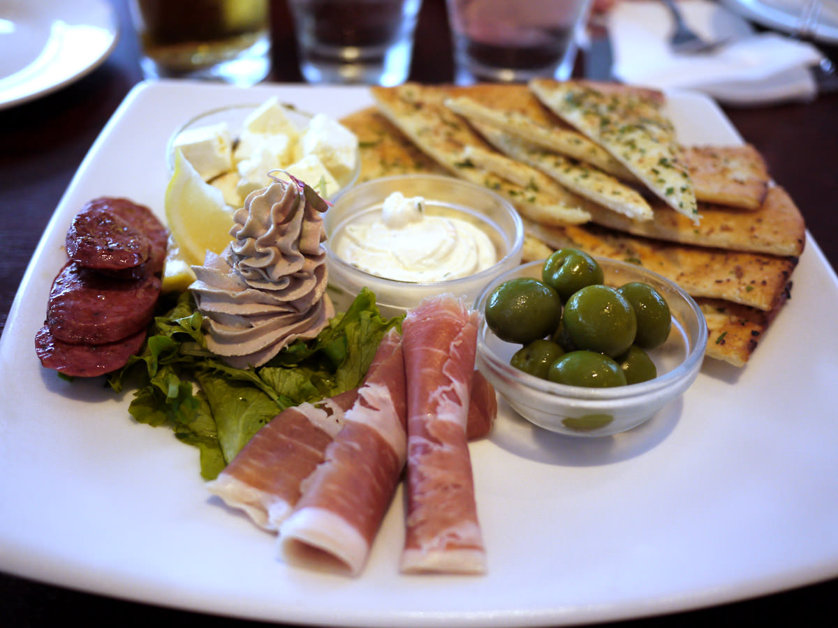 Tasting plate for two (shared between four)