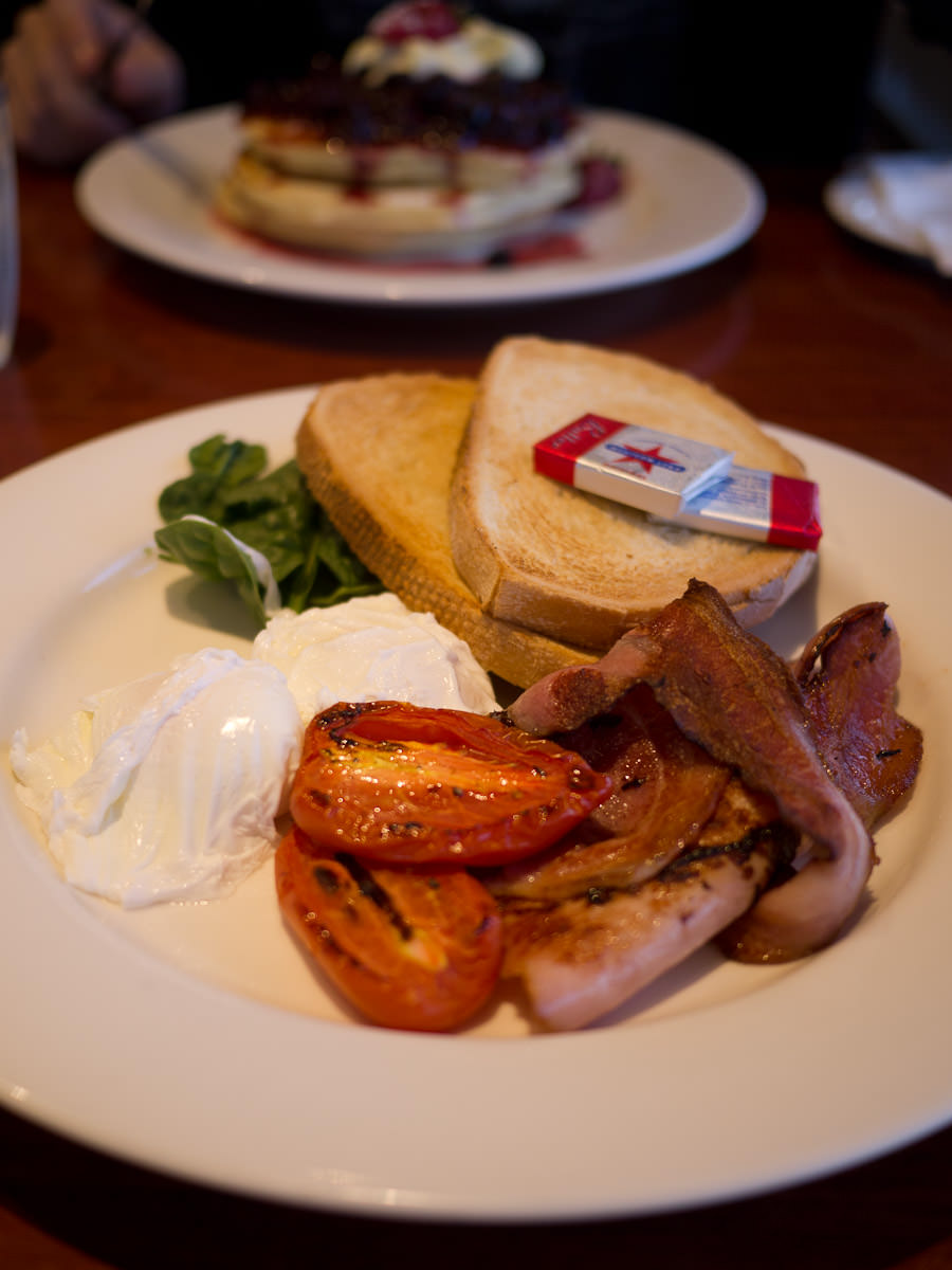 Bacon and poached eggs, with grilled tomatoes and toast (AU$19.50)