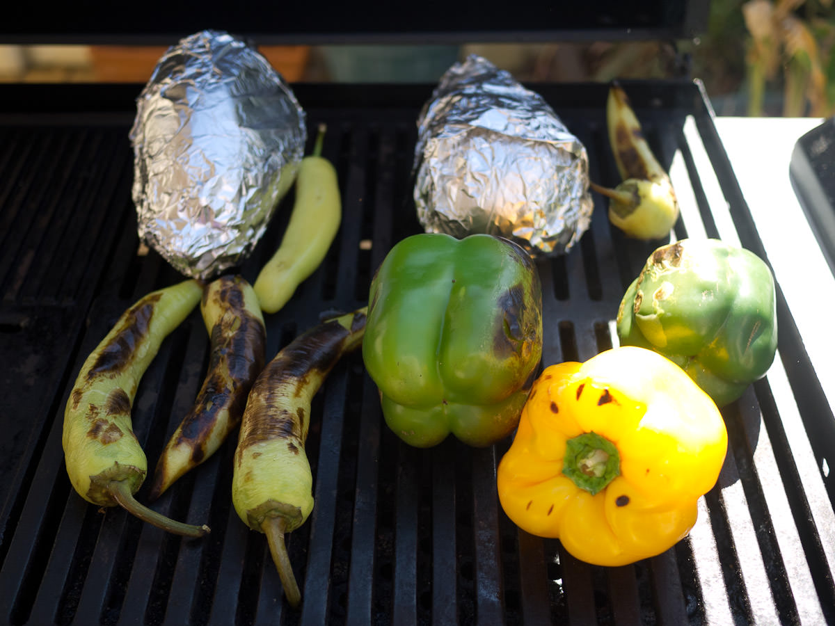 Barbecuing peppers and eggplant (in foil)