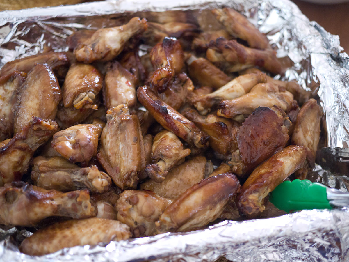 Oven-baked marinated chicken wings