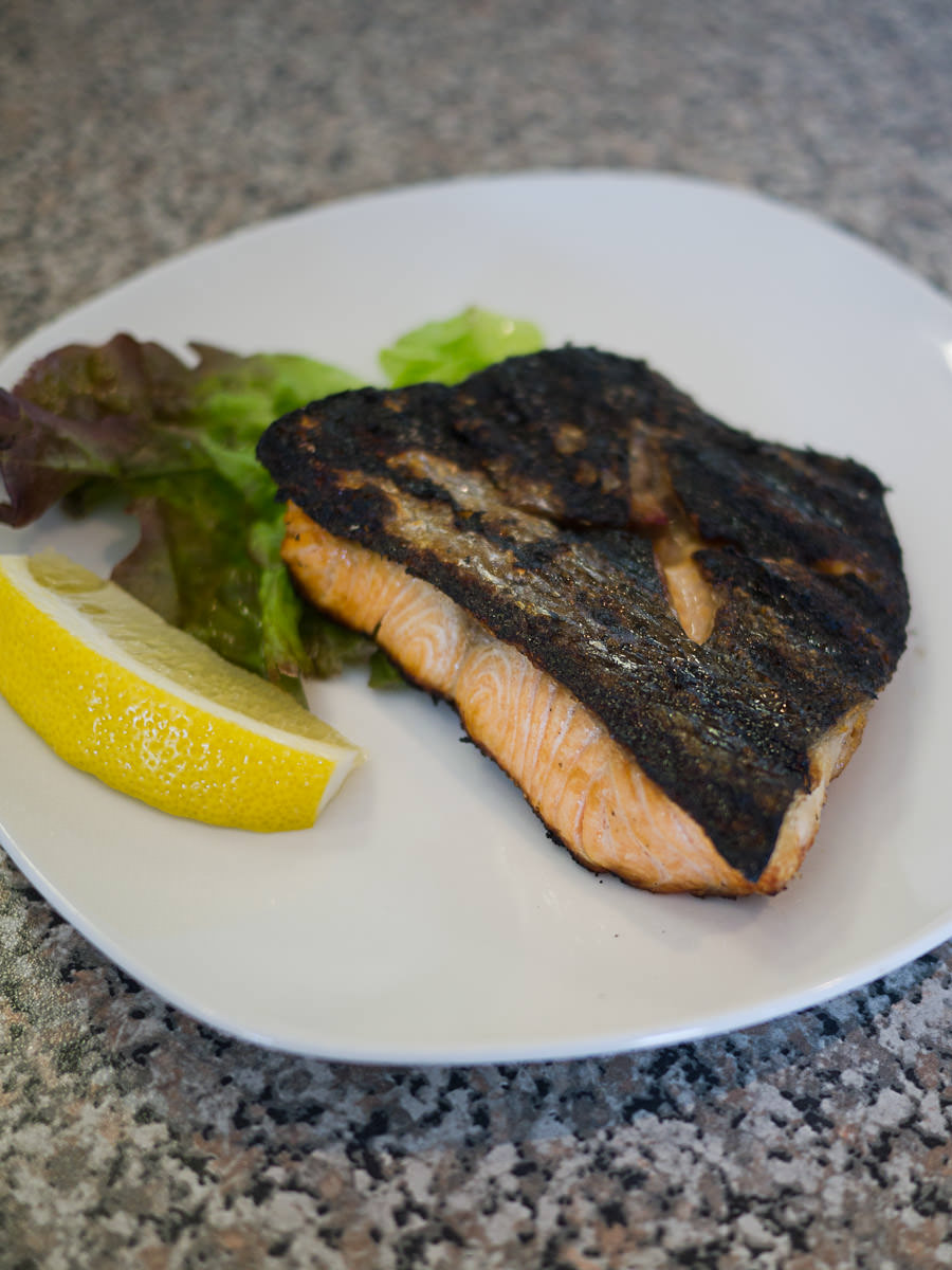 Salmon shioyaki (salted grilled salmon)