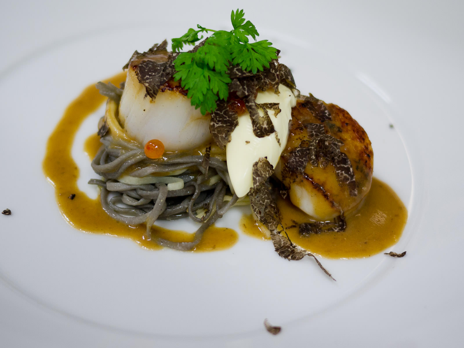 Seared scallops with angel hair pasta, creme fraiche and salmon roe