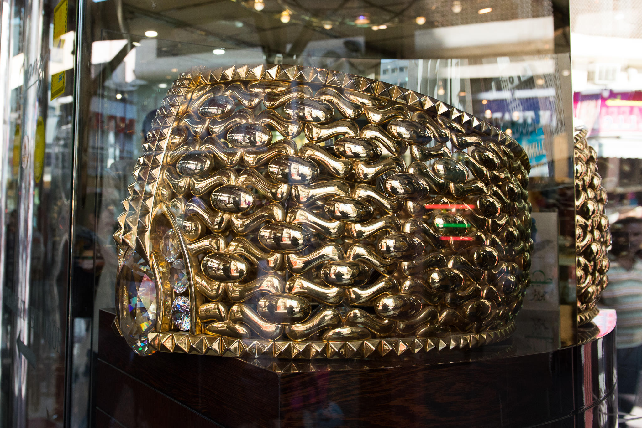 The largest gold ring in the world