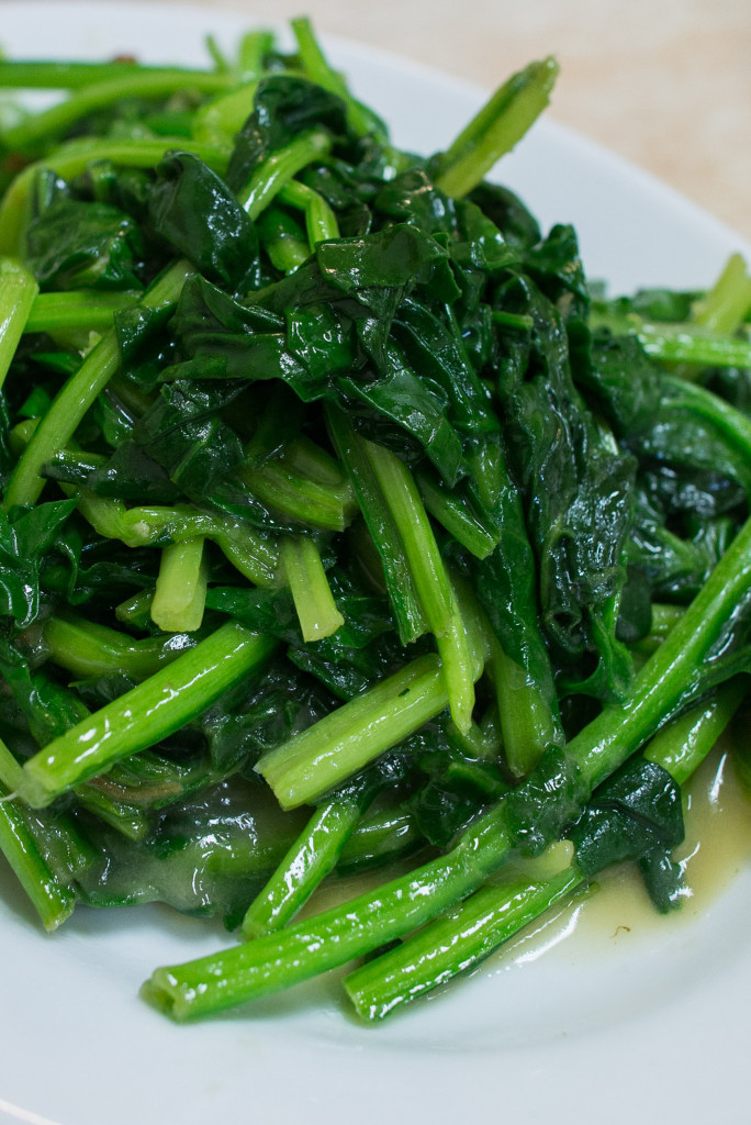Spinach with chilli and bean curd sauce
