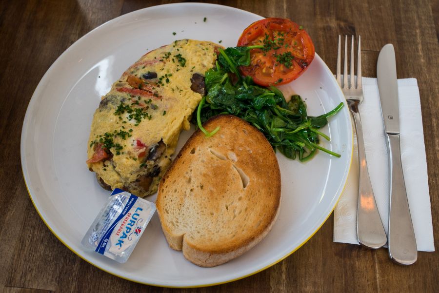 Mushroom omelette with capsicum, tomato, goats cheese and sourdough toast(AU$15.50)