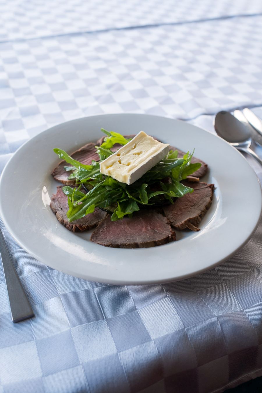 Cold roast beef with rocket and King Island brie