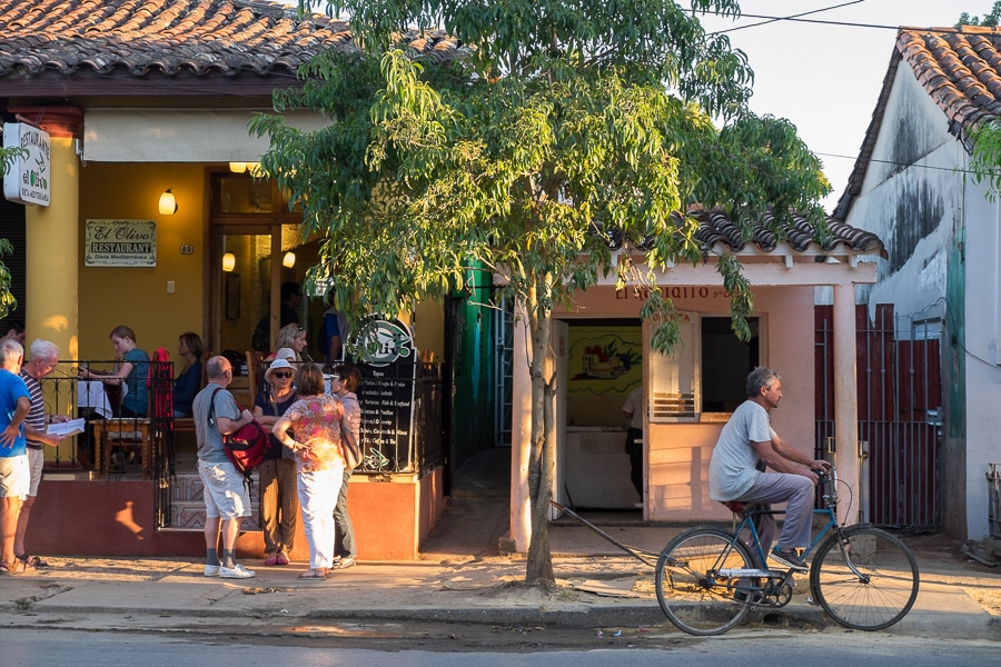 The restaurant on the left, El Olivo, had a long queue each night. 